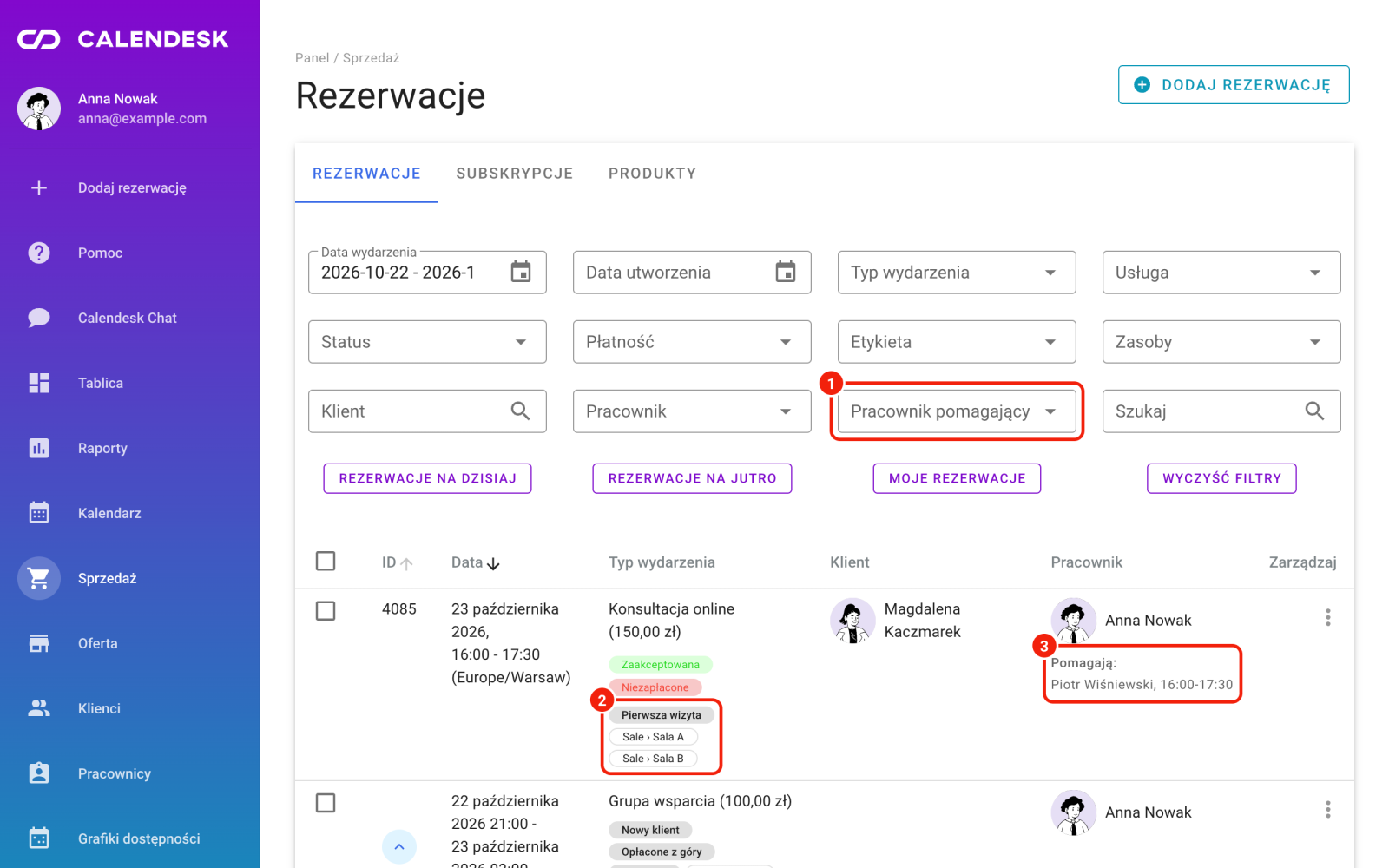 Lista rezerwacji z etykietami i zasobami w wierszach